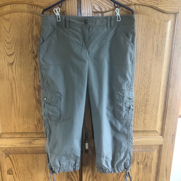 Tommy Hilfiger cargo style capris